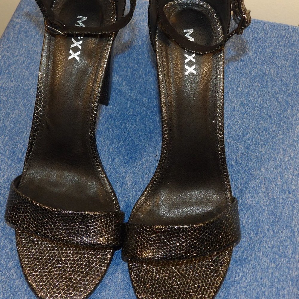 EUC MGXX Shimmering Faux Snake Skin Heels Sz 9